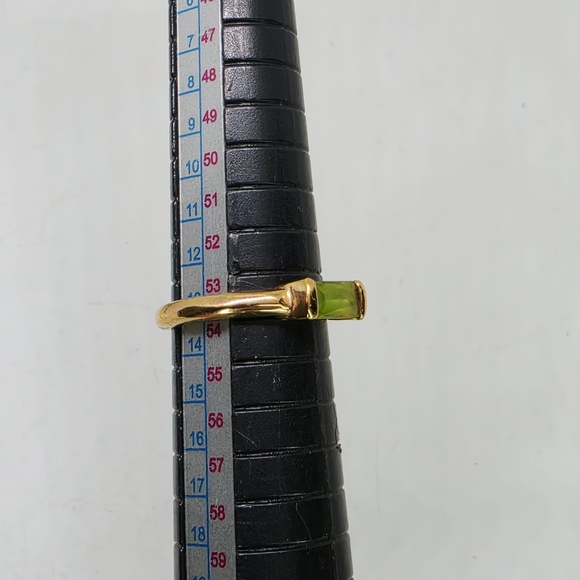 Vtg Avon East-West Baguette Cut Peridot Ring Minimalist Stacking Sz 6.75 Goldton - Picture 2 of 7